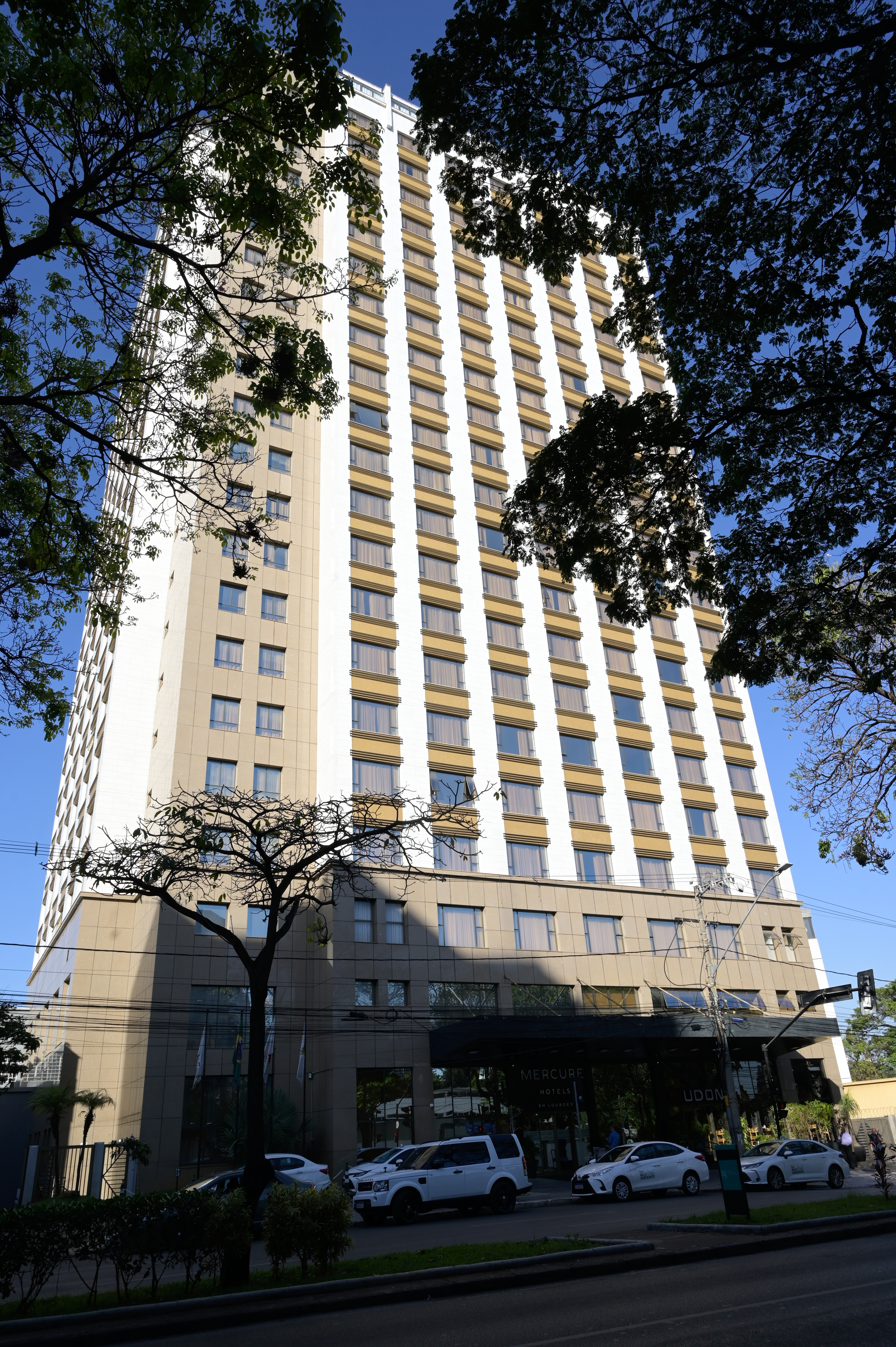 Fachada do Hotel Mercure Lourdes em Belo Horizonte