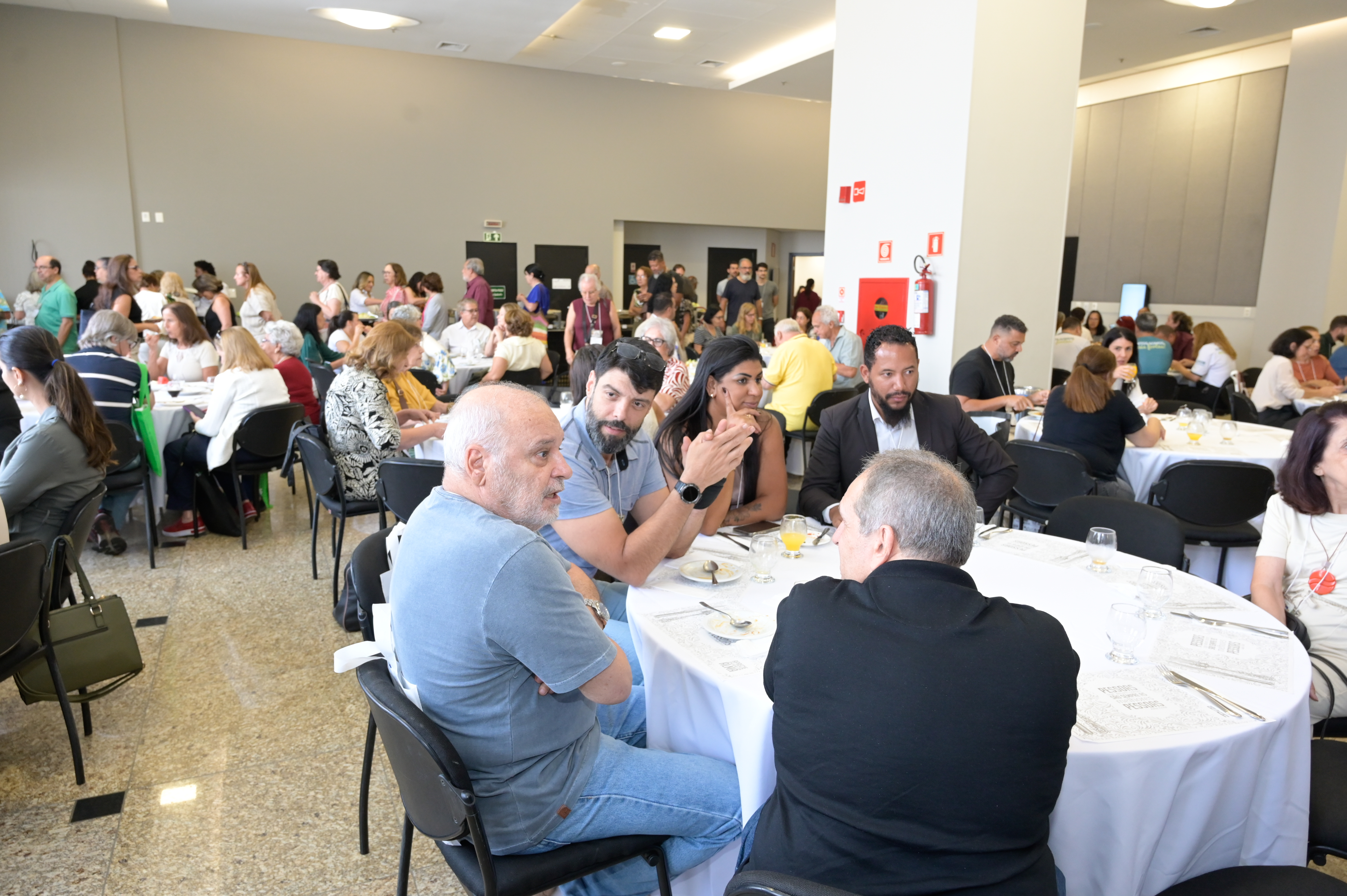 Síndicos e gestores condominiais reunidos durante o evento