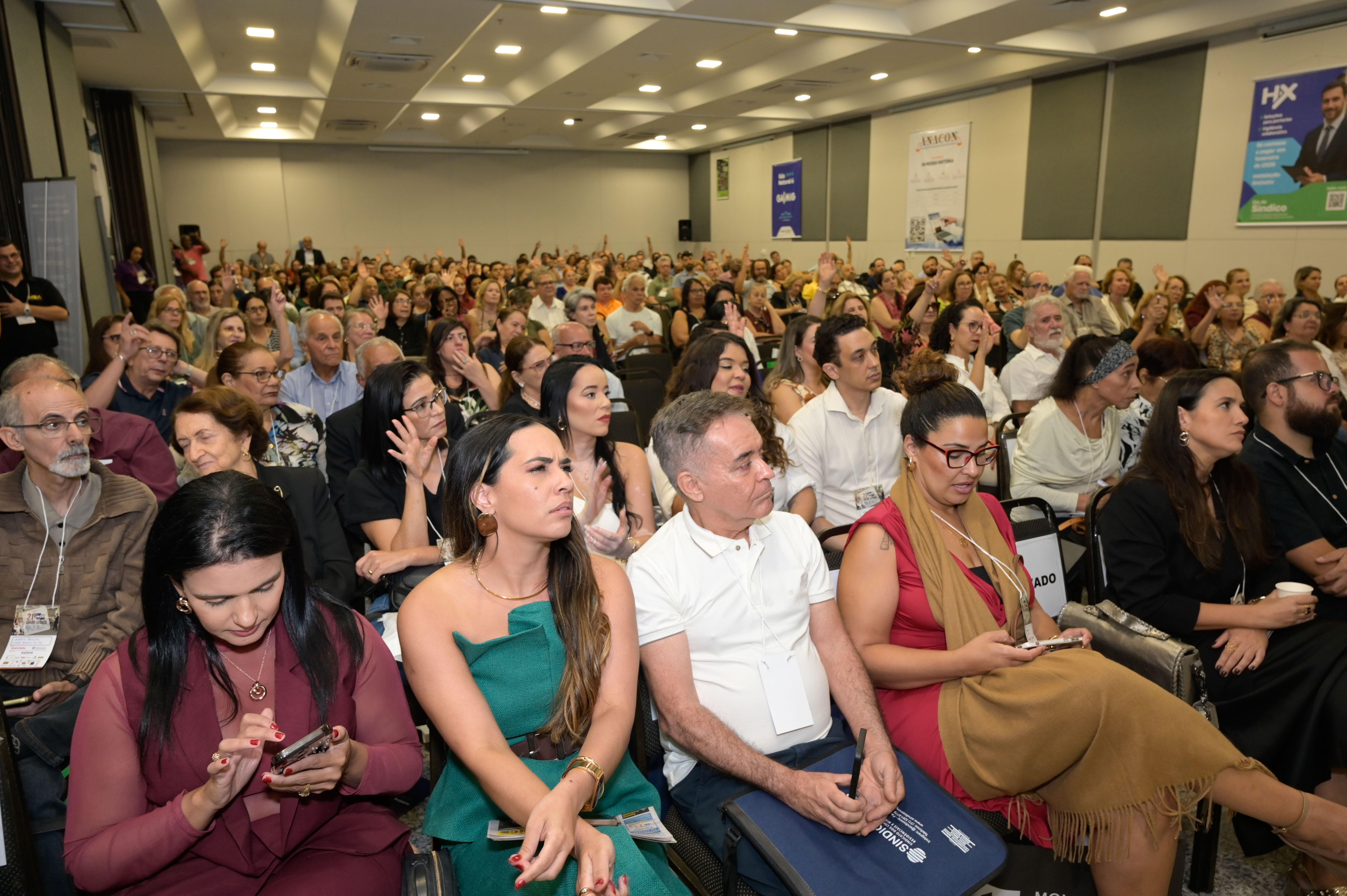 Auditório lotado durante palestra do Dia do Síndico